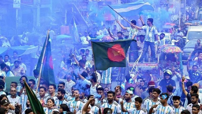 Image from: World Cup fever triggers Islamic flag dispute in football-crazy Bangladesh