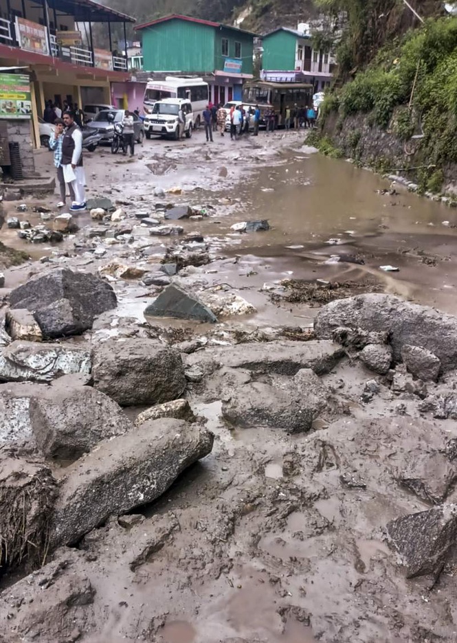 Image from: Downpour, debris hits traffic movement on Char Dham routes; alerts issued for heavy rain