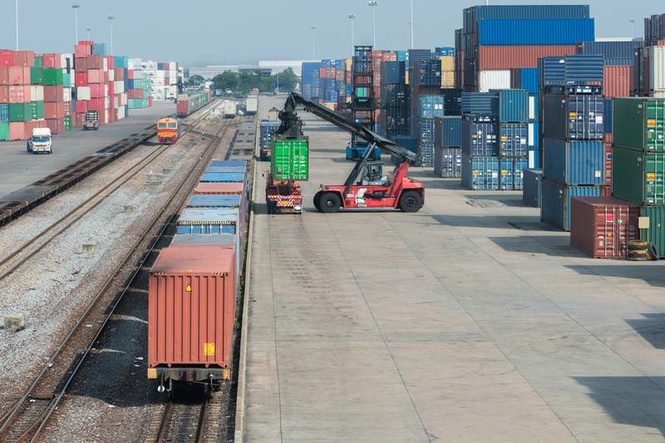 Image from: Railways posts 4% growth in freight loading, earns Rs 430 crore more in June