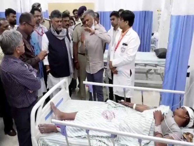 Image from: Karnataka CM DK Shivakumar visits RR hospital, consoles families of Bengaluru quarry collapse victims