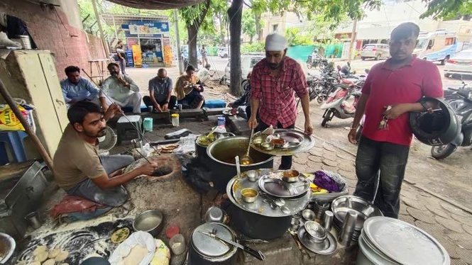 Image from: Chandigarh’s roadside tandoors to be shifted after SC order