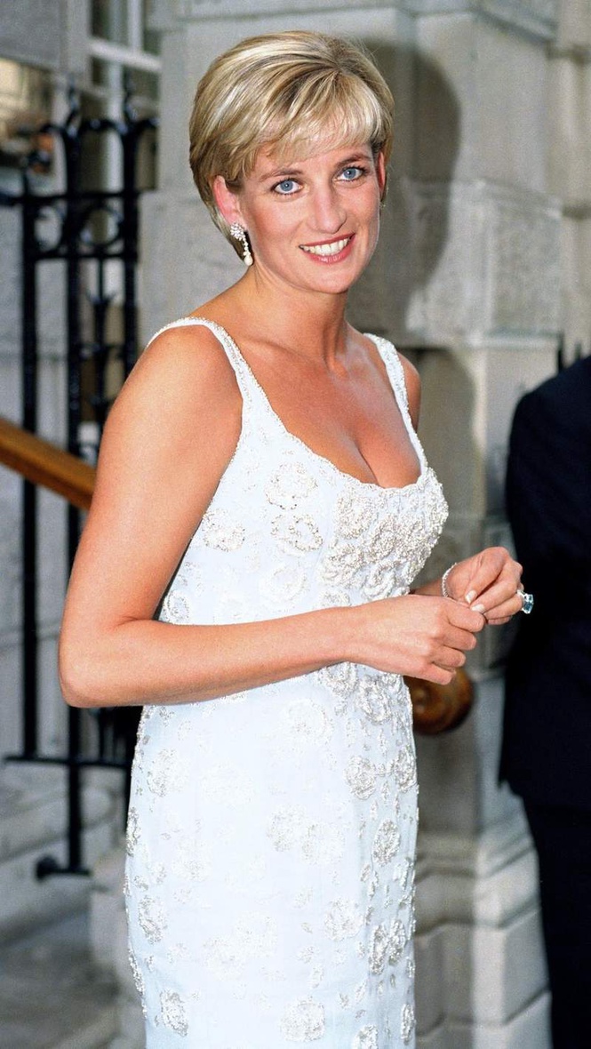 Image from: New floral Princess Diana exhibition to open in London