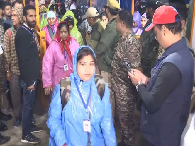 Image from: Amarnath Yatra 2026: First batch of pilgrims departs from Baltal and Pahalgam base camps amid tight security