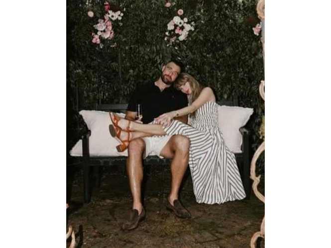 Image from: Taylor Swift, Travis Kelce "already married" before grand MSG celebration: Report