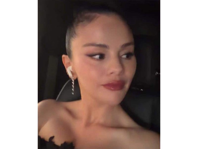 Image from: Selena Gomez dazzles in black lace dress, sparkling diamonds for Taylor Swift's rehearsal dinner