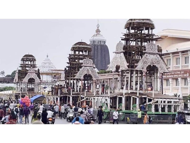 Image from: Odisha: Around 220 artisans give final touches to Jagannath Rath Yatra chariots