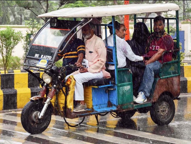 Image from: Govt removes apps allegedly linked to E-rickshaw malfunction, urges app stores to tighten due diligence: Secretary, MeitY