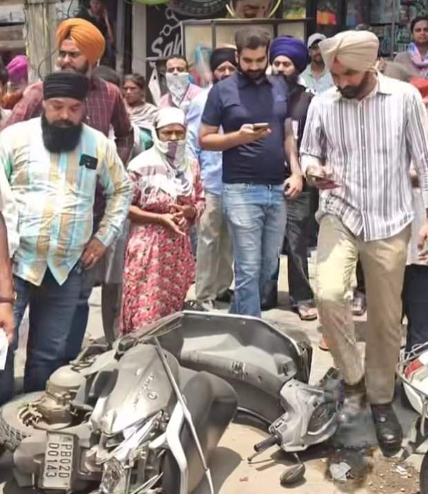 Image from: Scooter rider crushed to death by truck on Sultanwind Road
