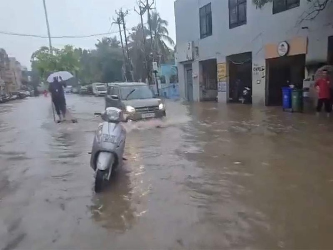 Image from: Monsoon deluge hits Western India: Severe waterlogging in Gujarat's Jamnagar, orange alert issued for Maharashtra