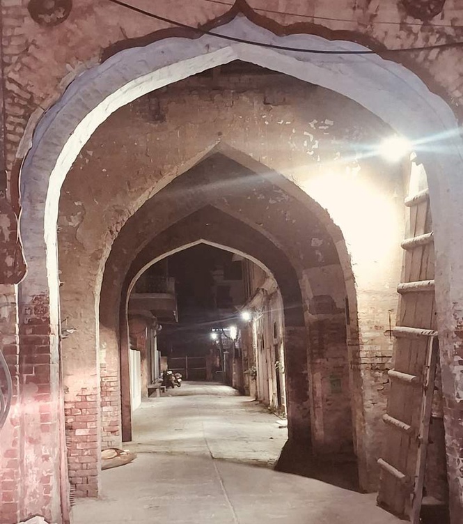 Image from: Love & social bonds prosper at walled localities in Ahmedgarh