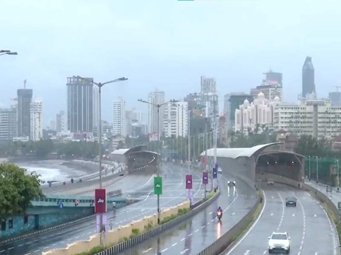 Image from: Mumbai: City life remains normal as light rain lashes parts of city amid 'Red Alert' for heavy showers