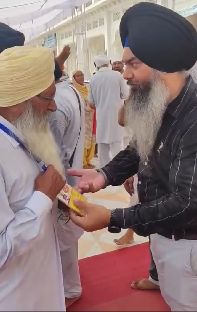 Image from: Devotees visiting Golden Temple asked to remove I-cards carrying CM Mann’s photo