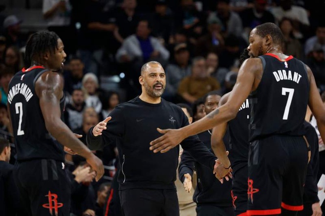 Image from: Rockets trade veteran forward to Hornets one year after overpaying him to ensure he left the Lakers