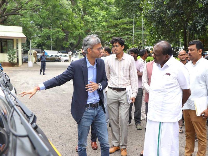 Image from: Union Minister Kumaraswamy holds talks with electric two-wheeler manufacturers in Bengaluru