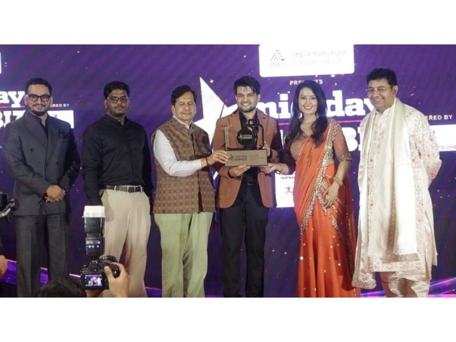 Image from: Rawbare Named ’Luxurious & Visionary Eyewear Brand of the Year’ at Mid-day Showbiz Icons 2026