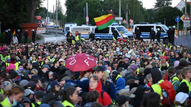Image from: Thousands protest against Germany's far right as AfD party re-elects leadership