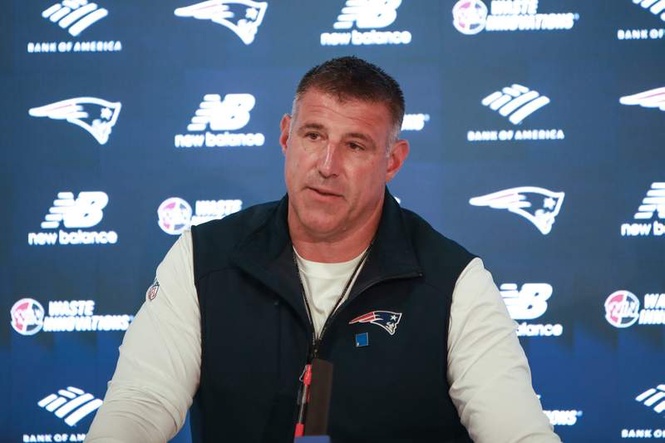 Image from: Who did Patriots head coach Mike Vrabel attend Taylor Swift and Travis Kelce’s wedding with