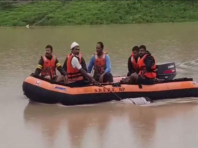 Image from: MP: Gram panchayat assistant secretary swept away in flooded stream, body recovered from Chambal river after two-day search