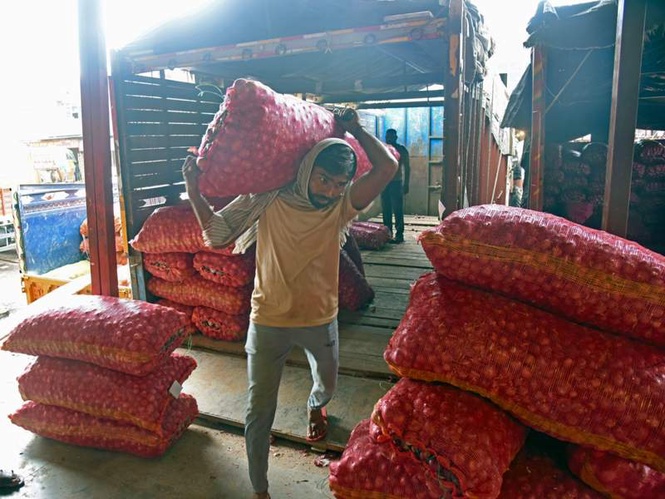 Image from: Govt raises onion procurement price by 13% to Rs 2,125/quintal to ensure better returns for farmers