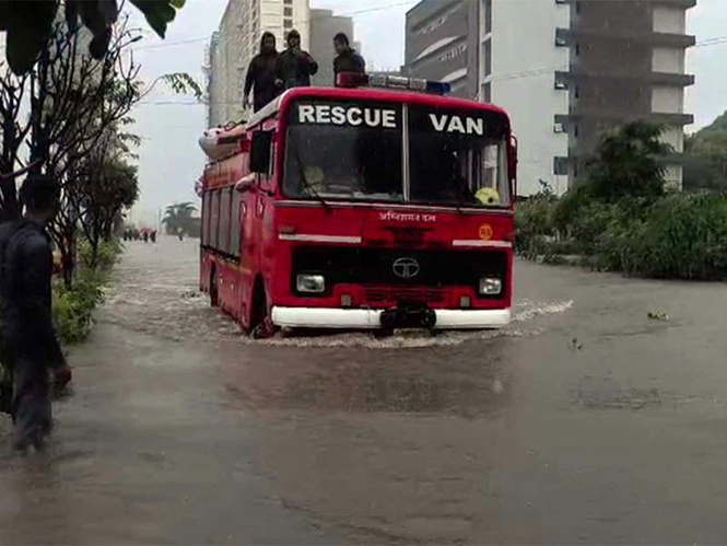 Image from: IMD issues red alert in Mumbai, Thane amid heavy downpour; Ram Mandir area records 206.5 mm rainfall