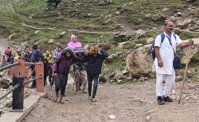 Image from: L-G Sinha urges Amarnath pilgrims not to travel without valid registration