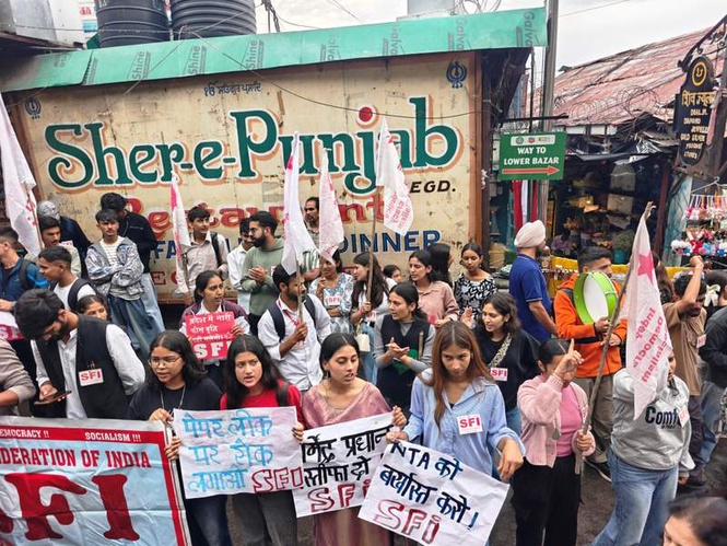 Image from: SFI protests over NEET paper leak, seeks Dharmendra Pradhan’s resignation