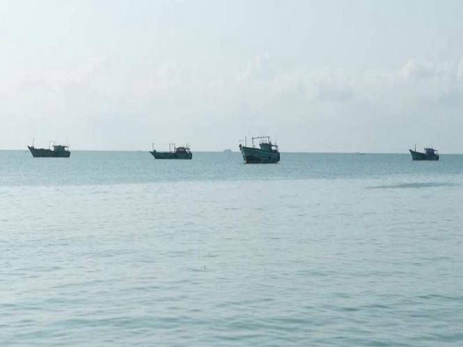 Image from: Andhra CM orders search and rescue operation as 7 fishermen from Visakhapatnam go missing after venturing into sea amid rough weather