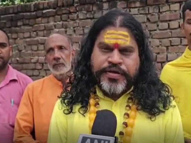 Image from: Chitragupta Peeth Head Swami Sachchidanand Maharaj announces 'Karseva' for Krishna Janmabhoomi's "liberation"
