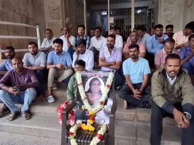 Image from: Karnataka: Protesting village accountants demand Tumkur DC's transfer after colleague's death