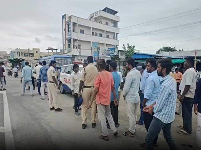 Image from: BRS alleges Telangana Police of attempting to stop KTR convoy en route Kannepalli Pump House