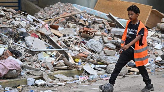 Image from: Venezuela quake death toll rises to nearly 3,000 as tens of thousands still reported missing
