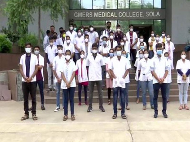 Image from: Gujarat: Ahmedabad's Sola Civil Hospital undertakes cleanliness drive under 'Namo Swachhta Abhiyan'