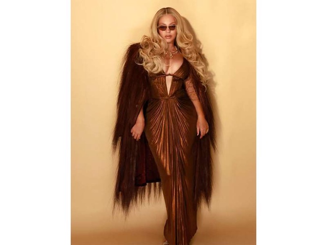 Image from: Beyonce drops surprise single 'Morning Dew (Donk)', kicks off 60-day countdown to 'B'DAY' 20th anniversary reissue