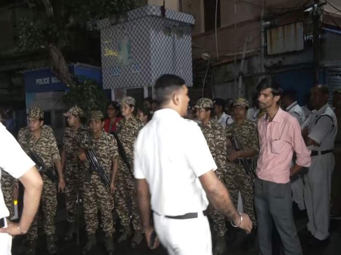 Image from: Security tightens outside Mamata's residence ahead of her Baruipur visit after minor girl's rape, murder