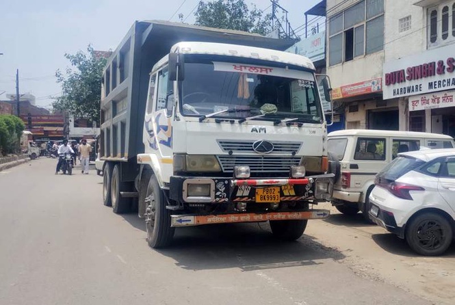 Image from: Despite ban, daytime movement of heavy vehicles goes unchecked in Amritsar