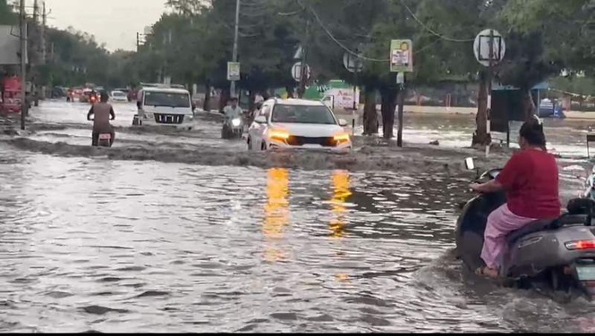 Image from: Gurugram rain floods Old City, causes long electricity outages
