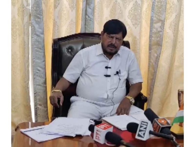 Image from: My poems keep atmosphere pleasant in Parliament, says Union Minister Ramdas Athawale