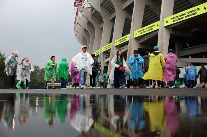 Image from: Azteca Stadium issues ‘severe’ warning before England vs Mexico as kick-off could be delayed