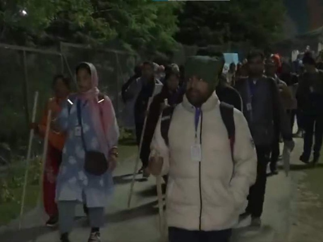 Image from: J-K: Fourth batch of Amarnath Yatra pilgrims departs from Pahalgam's Nunwan base camp
