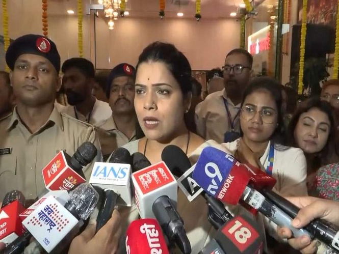 Image from: "All BMC schools closed till Tuesday...": Mumbai Mayor Ritu Tawde advises to stay indoors amid heavy rain
