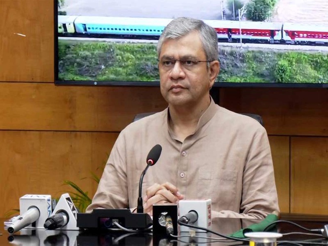 Image from: Railway Minister Ashwini Vaishnaw flags off Nanded-Mumbai, Tanakpur-Nanded Express trains; extends Tanakpur-Pilibhit service to Shahjahanpur