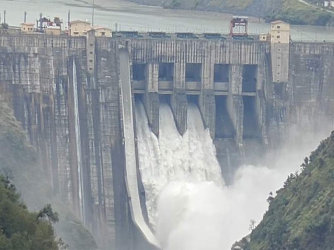 Image from: J-K: 3 gates of Baglihar Dam opened as heavy rain raises Chenab water level
