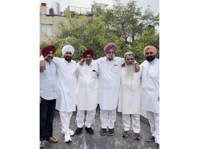 Image from: Channi faction skips meet with AICC Punjab in-charge, heads to Delhi to meet high command amidst divide in state unit
