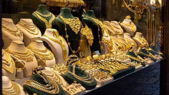 Image from: Gold slips Rs 150, silver drops Rs 5,000 as strong US dollar dents bullion demand