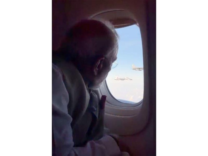 Image from: Indonesia offers grand welcome to PM Narendra Modi as its fighter jets accompany PM’s plane