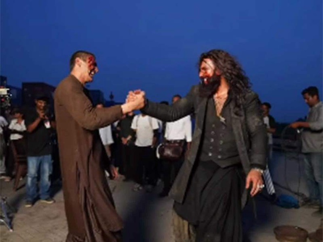 Image from: Arjun Rampal wishes "sher" Ranveer Singh on birthday, celebrating their "fabulous memories, ice baths, laughs"