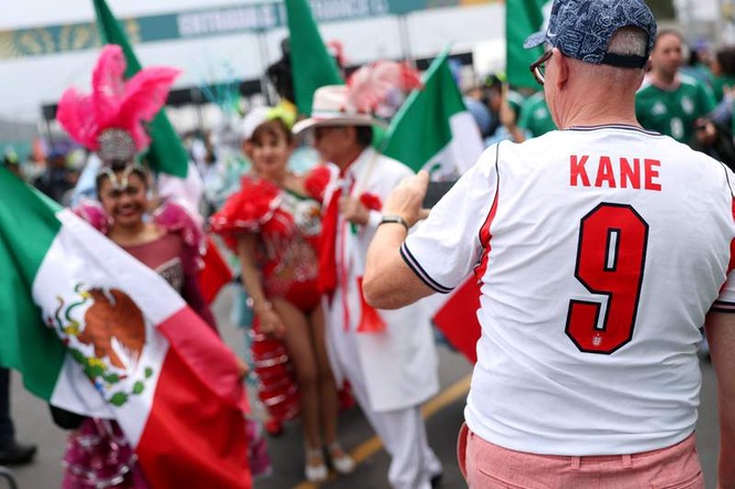 Image from: England fans share what they really thought about Mexico’s  support at the Azteca