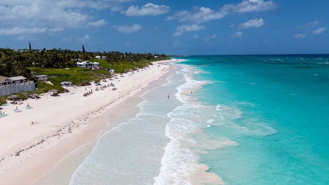 Image from: In the Caribbean, these are the 5 most beautiful beaches that truly deserve a visit on your next trip (and one of them is pink!)