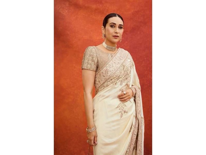 Image from: Mumbai rains: Karisma Kapoor shares pics of waterlogged 'India's Best Dancer 5' set