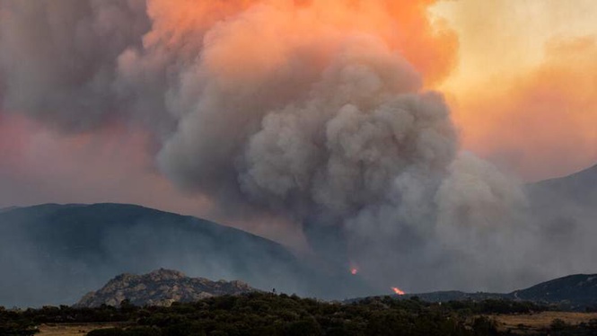 Image from: Thousands evacuated in southwestern France as wildfire burns out of control